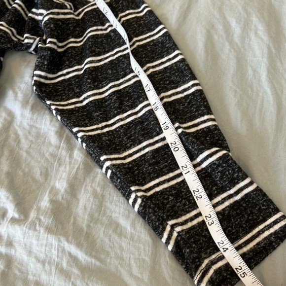 Super soft Everly black/white stripped top size S - Picture 3 of 7